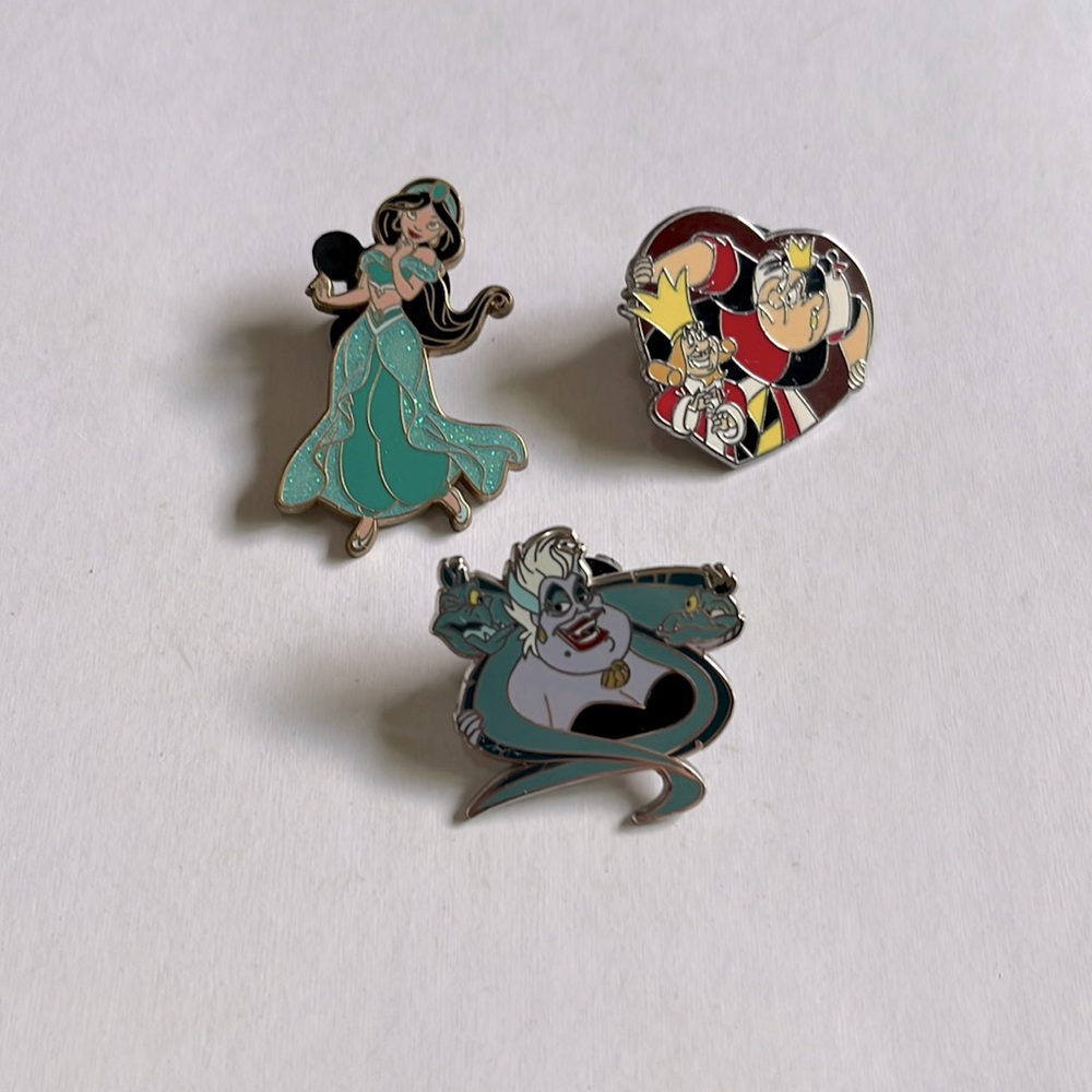 Disney pins
